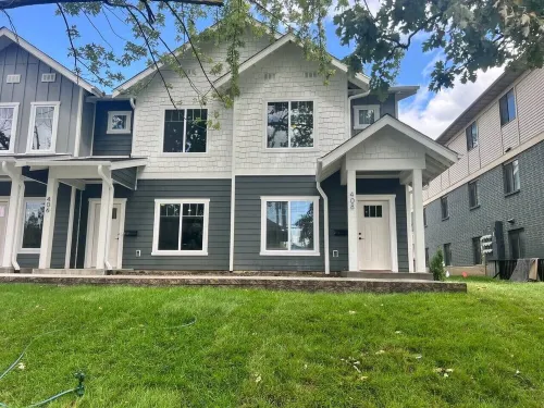 402 Spacious 3 Bedroom Townhouse