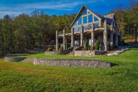 Mountain Cabin with 180 degree panoramic views just 15 minutes from Hanging Rock