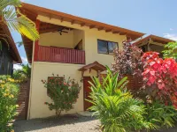 Villa Del Sol, steps to Dominical Beach with Private Pool! Hotels in Dominical