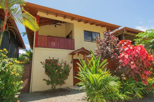 Villa Del Sol, steps to Dominical Beach with Private Pool!
