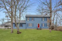 Comfortable and bright home - near downtown Mystic.