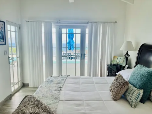 Easy location, Ocean view, Jeep Available, Solar, Battery Power, Strong Wifi Hotel a Southside