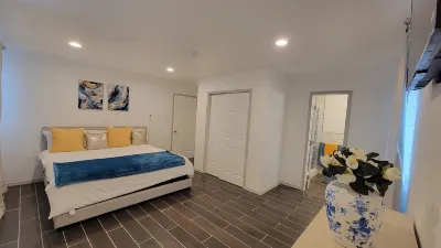 Stylish Newly remodeled 3bdr Apt