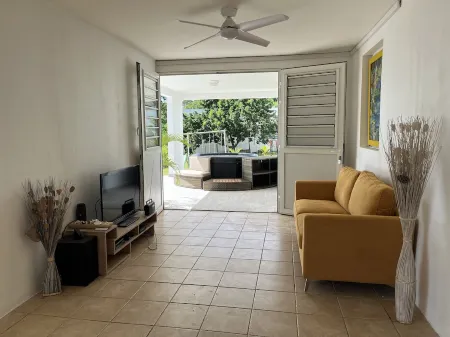 Chaleureux bas de Villa vue mer