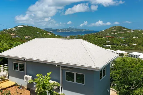 Anestasi CottageBrand new charming cottage with water views close to Cruz Bay