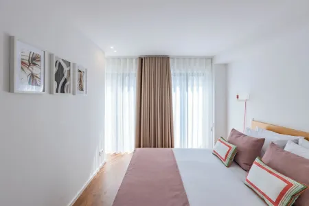 Porto Cozy & Design Apartment @ Santos Pousada w/ Parking Space