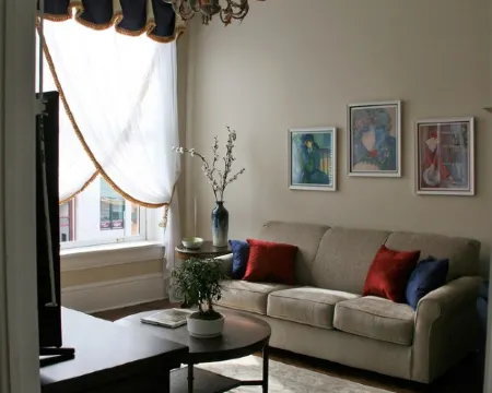 Apt. G above G Gallery & Glass Studio in a beautiful 1890 historic building Hoteles en Guthrie