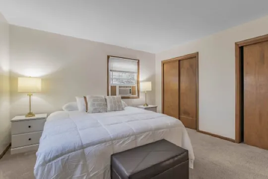 Peaceful 2-Bedroom Apartment - Close To It All!