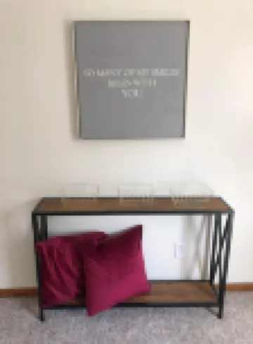 Spacious 2-Bedroom Apartment - Close To It All!