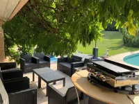 Large 600M2 property, tennis and 60sqm pool house with bar-kitchen on 10000 sqm