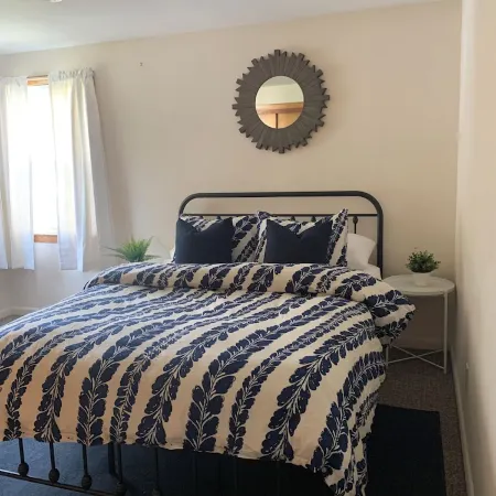 Perfect Family Beach House - Walking Distance to Scarborough Beach Отели рядом с достопримечательностью «Маяк Пойнт-Джудит»