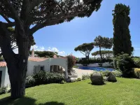 Traditional 3 bedroom villa with great pool in the heart of Vale do Lobo 阿爾曼西爾住宿飯店