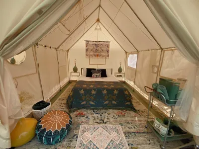 Serene Glamping: Nature & Retreat Hotels near Deer Creek Canyon Park