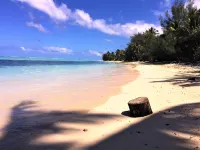 Vaima Beach Retreat- Modern Air Conditioned Apartment /Condo Steps to the Beach! - Strand