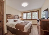 Brand NEW 4 Bedroom Lakefront Villa @ Lake Darling Resort Hotels in Douglas County