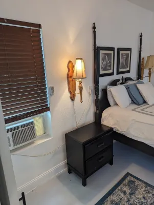 Bluebonnet Quest Quarters Near Historic District and old Downtowm Mckinney Shops