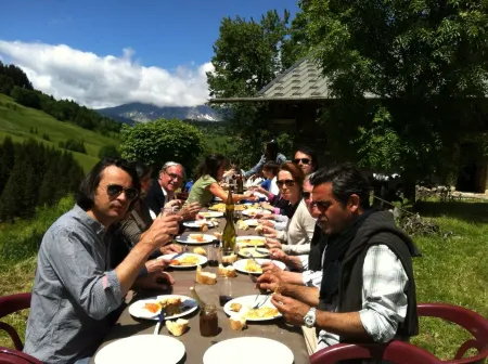 Luxury Mountain Chalet in Unique Setting 15 minutes from Megeve Отели в г. Нотр-Дам-де-Белькомб