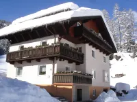 Large apartment for family and friends with a mountain panorama, free WiFi Hotels in Gemeinde Sankt Jakob in Defereggen