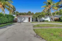 4 BR Beach Home Heated Pool Jacuzzi + Tiki TV Hut Hotels near RM Car Wash movil