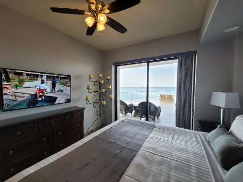 Diamante 108, Beach front 270 degree view The best Ground Floor at Las Palomas!!