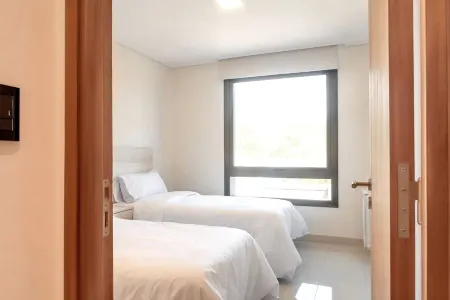 Unique Apartment.Beautiful brand new apartment 7 blocks from the city center