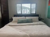 Corner Suite "Glass House on the Sea" Modern Luxury on Sapphire Beach - 4 ดาว