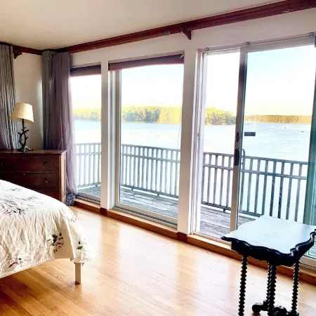 Beautiful Oceanfront House- Stunning Water Views