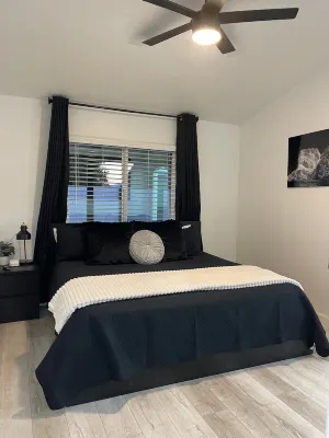Modern Glendale Home, 5 minutes Away From State Farm Stadium Hotels near Talking Stick Resort Amphitheatre - Phoenix
