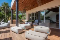 MODERN FRONT BEACH VILLA IN THE CARIBBEAN SEA