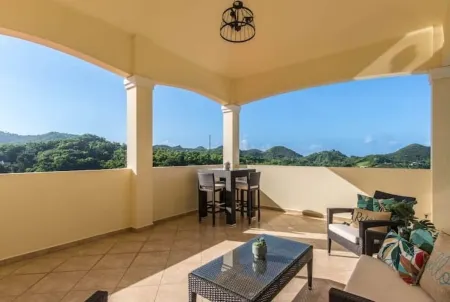 Minutes from beaches  private pool Solar panels Ocean & Mountain Views