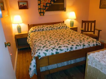 Quiet neighborhood near beaches, bayou and historic downtown Ocean Springs.