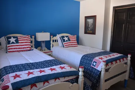 "The Patriot" -a renovated duplex in Dubois WY. Welcome Veterans & Snowmobilers!