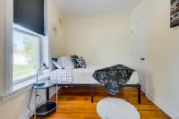 Modern "Blast From The Past" A Real Retreat 3Bedroom Unit