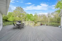 Spacious Home Located Close to Stony Brook! Hotel a Lake Grove