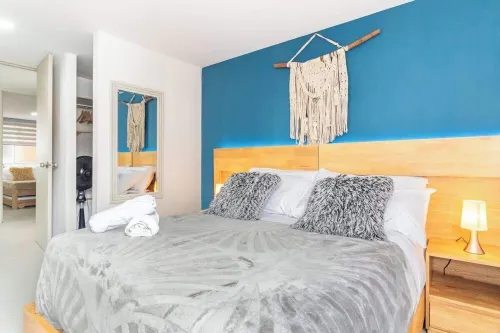 Modern Apt: By Medellín, Park, Dining, Balcony, Nightlife, WiFi & Self Check-in