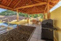Casa Famosa - Large Family Home with Private Pool