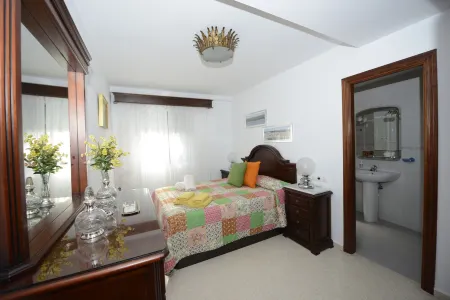 PALACIO LAS PALOMAS HOUSE. Apt. Centro 600m. Beach with garage. SPECIAL OFFER 2018 Отели в г. Санлукар-де-Баррамеда