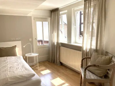 LA PETITE MAISON-Holiday home old town Warburg 10 persons