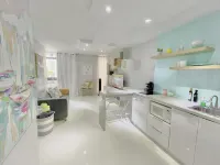 Stunning Studio w balcony for 2, 1 Queen Bed,1 Bathroom 5 mins to the beach