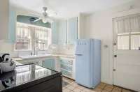 Newport, Pet Friendly 1 Bedroom Cottage. Walk to Water. Book Early & Save