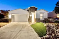 4 Bedroom Contemporary Model Home Hotels near NMSU Art Museum