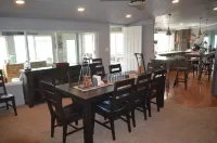 GRAND PANORAMIC RETREAT, 6 BR, 3 BA, 300' Lakefront, Hot Tub, Dock & Launch! NEW