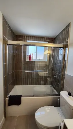 ENTIRE 2 BEDROOM APARTMENT BY UW RESEARCH PARK Отели рядом с достопримечательностью «Університет ім. Вільфреда Лорьє»