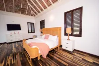 Luxurious & Comfortable near Town & Beaches