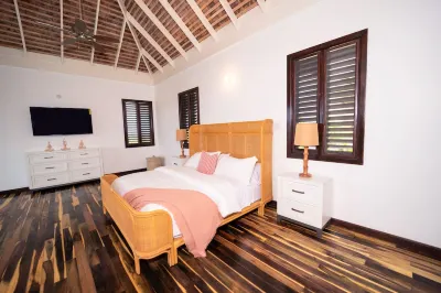 Luxurious & Comfortable near Town & Beaches