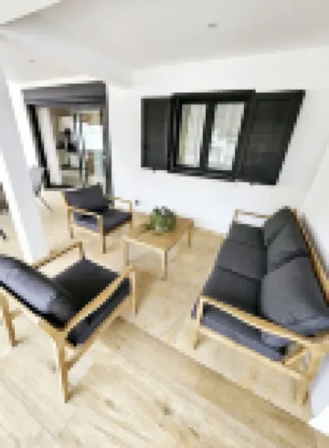 Maison Récente et Toute Équipée Avec Piscine