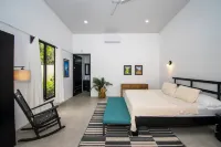 Coral Dream House - Tropical retreat w/ pool, walkable location in Uvita!