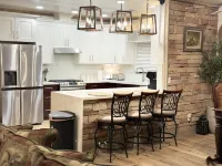 Rustic Solitude 5Bdr/4Bth/2940 sqft Luxury Lodge