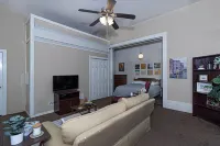 Historic "Battle House" Apartment - Uptown Columbus