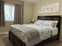 3 Bedroom Stylish Townhouse in a quite neighbourhood within town - 2 ดาว